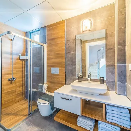 Apartment Central With Shared Pool In Muratpasa *